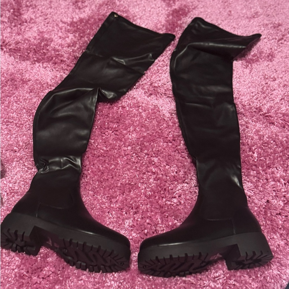 Azalea Wang 4 way stretch thigh high boots 
Brand new with box